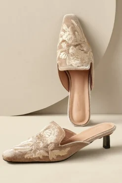 Hot Soft Surroundings Carolina Embroidered Mule