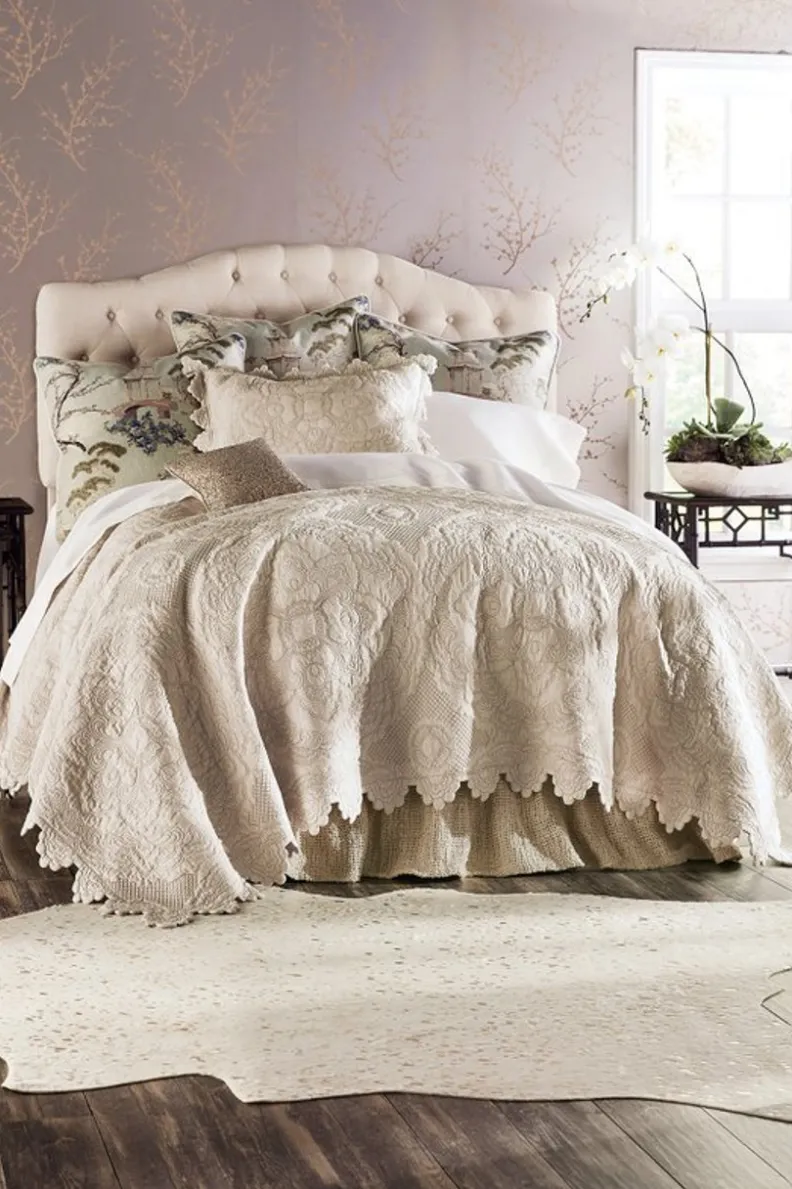 Fashion Soft Surroundings Marguerite Scalloped Quilt Gardenia